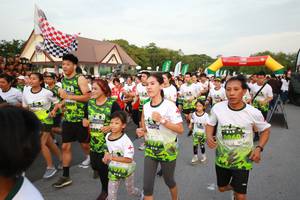 BIB: 
                            <button type="button" onclick="openModal(3530723)" class="btn btn-primary btn-sm float-right btn-popup" data-toggle="modal" data-target=".modal-high-quality">
                        <i class="fas fa-shopping-cart"></i> Add to Cart
                    </button>
                                            <button type="button" onclick="isThisMe(3530723, true)" class="btn btn-success btn-sm float-right btn-popup btn-isme hidden" data-toggle="tooltip" data-placement="bottom" title="นี่คือรูปของคุณใช่ไหม คลิกที่นี่เพื่อเอาเข้าอัลบั้ม">
                        <i class="fas fa-plus"></i> Add to album
                    </button>
                    <button type="button" onclick="isThisMe(3530723, false)" class="btn btn-warning btn-sm float-right btn-popup btn-isnotme hidden">
                        <i class="fas fa-ban"></i> Remove from album
                    </button>